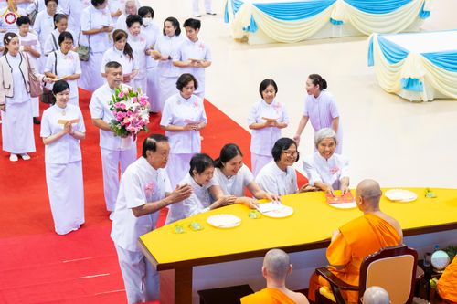 ภาพ No.311689:วันอาทิตย์ต้นเดือนที่ 1 มีนาคม พ.ศ.2569 สัมมนาพิเศษ พิธีมอบรูปหล่อโลหะหลวงปู่วัดปากน้ำ พระมงคลเทพมุนี พิธีมุทิตาสักการะในโอกาสพระครูปลัดรัตนวีรวัฒน์(รังสฤษดิ์ อิทธิจินฺตโก) เจ้าอาวาสวัดพระธรรมกาย  ดำรงตำแหน่งเป็น “ที่ปรึกษาเจ้าคณะจังหวัดปทุมธานี”  ณ ห้อง