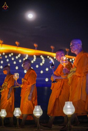 ภาพ No.81800:พิธีจุดวิสาขประทีปและเวียนประทักษิณ เนื่องในวันวิสาขบูชา วันเสาร์ที่ 3 มิถุนายน 2566 ณ ลานธรรมพระมหาธรรมกายเจดีย์ วัดพระธรรมกาย จ.ปทุมธานี