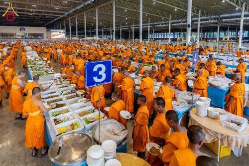 ภาพ No.303647:วันที่ 27 มกราคม พ.ศ. 2569 พิธีถวายภัตตาหารเป็นสังฆทาน แด่พระธรรมยาตรา ณ วัดพระธรรมกาย  จังหวัดปทุมธานี ในโครงการธรรมยาตรา กตัญญูบูชา มหาปูชนียาจารย์ พระมงคลเทพมุนี(สด จนฺทสโร) พระผู้ปราบมาร อนุสรณ์สถาน 7 แห่ง ปีที่ 14