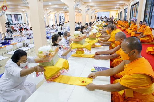 ภาพ No.72885:พิธีถวายภัตตาหารเป็นสังฆทาน แด่คณะพระธรรมยาตราฯ ในโครงการธรรมยาตรากตัญญูบูชา มหาปูชนียาจารย์ พระมงคลเทพมุนี(สด จนฺทสโร) พระผู้ปราบมาร อนุสรณ์สถาน 7 แห่ง ปีที่ 11 วันที่ 20 มกราคม พ.ศ. 2566