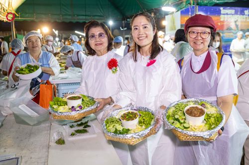 ภาพ No.299098:วันที่ 21 มกราคม พ.ศ. 2569 พิธีถวายภัตตาหารเป็นสังฆทาน แด่พระธรรมยาตรา ณ อนุสรณ์สถานบางปลา วัดบางปลา อำเภอบางเลน จังหวัดนครปฐม ในโครงการธรรมยาตรา กตัญญูบูชา มหาปูชนียาจารย์ พระมงคลเทพมุนี(สด จนฺทสโร) พระผู้ปราบมาร อนุสรณ์สถาน 7 แห่ง ปีที่ 14