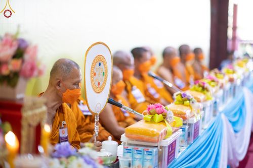 ภาพ No.74872:พิธีเจริญพระพุทธมนต์ ปฏิบัติธรรม มอบทุนการศึกษา ถวายสังฆทาน 106 วัด เพื่อถวายเป็นพุทธบูชา และขับเคลื่อนโครงการหมู่บ้านรักษาศีล 5 โดยคณะสงฆ์จังหวัดนครปฐม คณะศิษยานุศิษย์วัดพระธรรมกาย โครงการธรรมยาตราฯ ปีที่ 11 ณ วัดบางปลา อ.บางเลน จ.นครปฐม วันที่ 28 มกราค