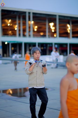 ภาพ No.326934:วันที่ 1 พฤษภาคม พ.ศ.2569 พระภิกษุ สามเณร เจ้าหน้าที่ สาธุชน ร่วมกันเก็บงาน ณ ลานธรรม วัดพระธรรมกาย