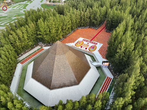 ภาพ No.69309:พิธีจุดประทีปถวายเป็นพุทธบูชา และบูชาธรรมมหาปูชนียาจารย์ ในโครงการธรรมยาตรากตัญญูบูชา มหาปูชนียาจารย์ พระมงคลเทพมุนี(สด จนฺทสโร) พระผู้ปราบมาร ปีที่ 11 ณ อนุสรณ์สถานมหาวิหารพระมงคลเทพมุนี อ.สองพี่น้อง จ.สุพรรณบุรี