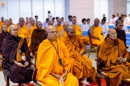 ภาพ No.331189:วันวิสาขบูชา อาทิตย์ที่ 31 พฤษภาคม พ.ศ.2569 พิธีปฏิบัติธรรม ณ ห้องแก้วสารพัดนึก 1  วัดพระธรรมกาย จังหวัดปทุมธานี