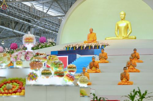 ภาพ No.65140:พิธีบูชาข้าวพระ และสาธุชนปฏิบัติธรรมร่วมกัน ในวันอาทิตย์ต้นเดือนที่ 4 ธันวาคม พ.ศ. 2565 ณ วัดพระธรรมกาย จ.ปทุมธานี