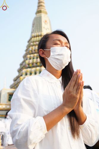 ภาพ No.71850:พิธีจุดประทีปถวายเป็นพุทธบูชา และบูชาธรรมมหาปูชนียาจารย์ ในโครงการธรรมยาตรากตัญญูบูชา มหาปูชนียาจารย์ พระมงคลเทพมุนี(สด จนฺทสโร) พระผู้ปราบมาร ปีที่ 11 ณ อนุสรณ์สถานลำดับที่ 3 สถานที่เกิดใหม่ในเพศสมณะ วัดสองพี่น้อง อ.สองพี่น้อง จ.สุพรรณบุรี วันที่ 17 มกร