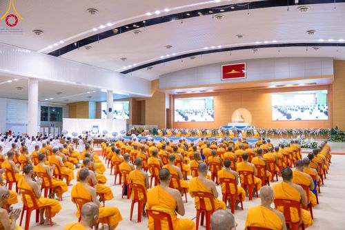 ภาพ No.91061:พิธีบำเพ็ญกุศลสวดพระอภิธรรม  อุบาสกถาวร พรหมถาวร (อุบาสกผู้ปั้นพระ) คืนสุดท้าย วันศุกร์ที่ 20 ตุลาคม พ.ศ. 2566 ณ ห้องแก้วสารพัดนึก 1 สภาธรรมกายสากล วัดพระธรรมกาย จ.ปทุมธานี