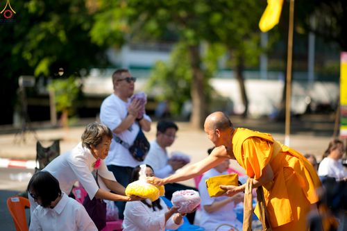 ภาพ No.306533:ภาพเบื้องหลังอาสาสมัครรวมใจ ชุดที่ 5 ในโครงการธรรมยาตรา กตัญญูบูชา มหาปูชนียาจารย์ พระมงคลเทพมุนี(สด จนฺทสโร) พระผู้ปราบมาร อนุสรณ์สถาน 7 แห่ง ปีที่ 14