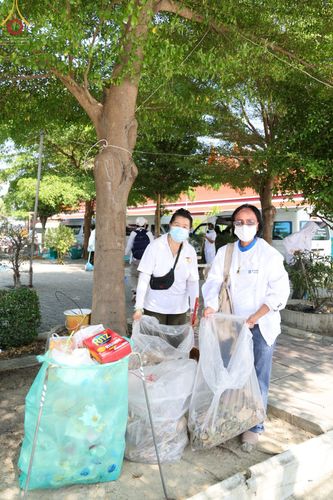 ภาพ No.71555:พระธรรมยาตรา ปฏิบัติศาสนกิจ ทำนุบำรุงศาสนสถาน, ปฏิบัติธรรม ร่วมกับชุมชน,นักเรียนเด็กดีวีสตาร์ และร่วมพิธีทอดผ้าป่าบำรุงศาสนสถาน ในโครงการธรรมยาตรากตัญญูบูชา มหาปูชนียาจารย์ พระมงคลเทพมุนี(สด จนฺทสโร) พระผู้ปราบมาร อนุสรณ์สถาน 7 แห่ง ปีที่ 11 ณ วัดสองพี่น