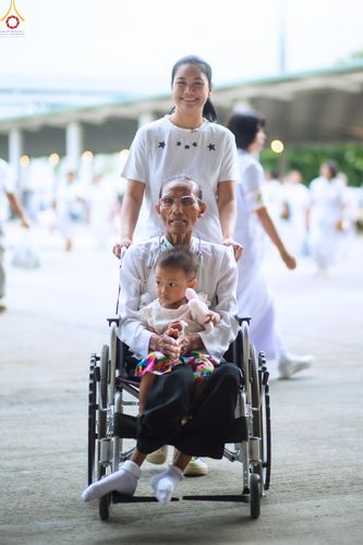 ภาพ No.337571:วันอาทิตย์ต้นเดือน 5 กรกฎาคม พ.ศ.2569 พิธีตักบาตรข้าวสารอาหารแห้ง  ณ บ้านแก้วเรือนทองคุณยายฯ วัดพระธรรมกาย