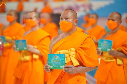 ภาพ No.65392:พิธีรับมอบต้นสมบัติจักรพรรดิ เพื่องานเผยแผ่พระพุทธศาสนาวิชชาธรรมกายไปทั่วโลก แด่ศูนย์ส่งเสริมศีลธรรมทั่วโลก 221 แห่ง ในวันอาทิตย์ต้นเดือนที่ 4 ธันวาคม พ.ศ. 2565 ณ วัดพระธรรมกาย จ.ปทุมธานี