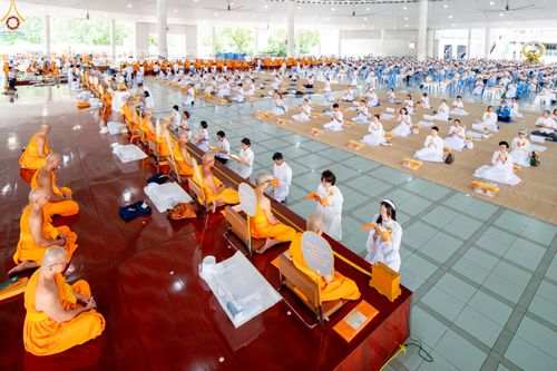 ภาพ No.348516:วันที่ 11 กันยายน พ.ศ.2569 พิธีบุพเปตพลี ครั้งที่ 188 ร่วมอุทิศส่วนกุศล แด่หมู่ญาติผู้ล่วงลับไปแล้ว และเป็นปัจจัยสนับสนุน การเผยแผ่พระพุทธศาสนา ณ หอฉันคุณยายอาจารย์ วัดพระธรรมกาย
