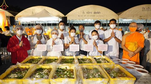 ภาพ No.73746:พิธีถวายภัตตาหารเป็นสังฆทาน แด่คณะพระธรรมยาตราฯ ในโครงการธรรมยาตรากตัญญูบูชา มหาปูชนียาจารย์ พระมงคลเทพมุนี(สด จนฺทสโร) พระผู้ปราบมาร อนุสรณ์สถาน 7 แห่ง ปีที่ 11 วันที่ 22 มกราคม พ.ศ. 2566