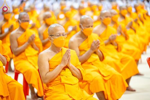 ภาพ No.90831:พิธีบำเพ็ญกุศลสวดพระอภิธรรม  อุบาสกถาวร พรหมถาวร (อุบาสกผู้ปั้นพระ) คืนที่ 4 วันอังคารที่ 17 ตุลาคม พ.ศ. 2566 ณ ห้องแก้วสารพัดนึก 1 สภาธรรมกายสากล วัดพระธรรมกาย จ.ปทุมธานี