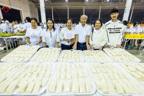 ภาพ No.121158:พิธีถวายภัตตาหารเป็นสังฆทาน แด่คณะพระธรรมยาตราฯ ในโครงการธรรมยาตรากตัญญูบูชา มหาปูชนียาจารย์ พระมงคลเทพมุนี(สด จนฺทสโร) พระผู้ปราบมาร อนุสรณ์สถาน 7 แห่ง ปีที่ 12 วันที่ 30 มกราคม พ.ศ. 2567 ณ สภาธรรมกายสากล วัดพระธรรมกาย