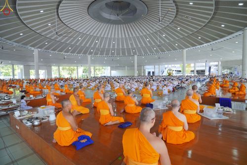 ภาพ No.72783:พิธีเจริญพระพุทธมนต์ และถวายภัตตาหารเป็นสังฆทาน เนื่องในวันคล้ายวันเกิด ครบรอบ 114 ปี คุณยายอาจารย์มหารัตนอุบาสิกาจันทร์ ขนนกยูง วันที่ 19 มกราคม พ.ศ. 2566 ณ หอฉันคุณยายอาจารย์ฯ วัดพระธรรมกาย จ.ปทุมธานี