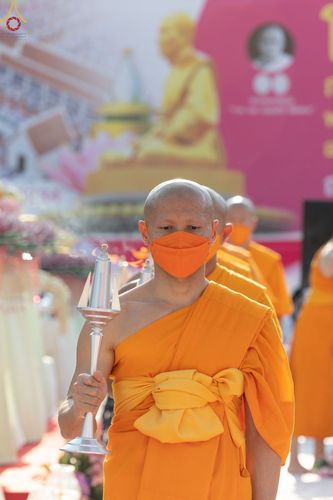 ภาพ No.73222:พิธีจุดประทีปถวายเป็นพุทธบูชา และบูชาธรรมมหาปูชนียาจารย์ ในโครงการธรรมยาตรากตัญญูบูชา มหาปูชนียาจารย์ พระมงคลเทพมุนี(สด จนฺทสโร) พระผู้ปราบมาร ปีที่ 11 ณ อนุสรณ์สถานลำดับที่ 4 สถานที่เกิดด้วยกายธรรม วัดโบสถ์ (บน) บางคูเวียง อ.บางกรวย จ.นนทบุรี วันที่ 21 