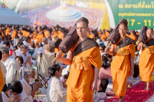 ภาพ No.290560:วันที่ 7 มกราคม พ.ศ. 2569 พิธีต้อนรับพระธรรมยาตรา ณ อนุสรณ์สถานลำดับที่ 2  สถานที่ตั้งมโนปณิธานบวชตลอดชีวิต อนุสรณ์สถานคลองบางนางแท่น (ภาพชุดที่ 2) อ.สามพราน จ.นครปฐม ในโครงการธรรมยาตรา กตัญญูบูชา มหาปูชนียาจารย์ พระมงคลเทพมุนี(สด จนฺทสโร) พระผู้ปราบมาร 