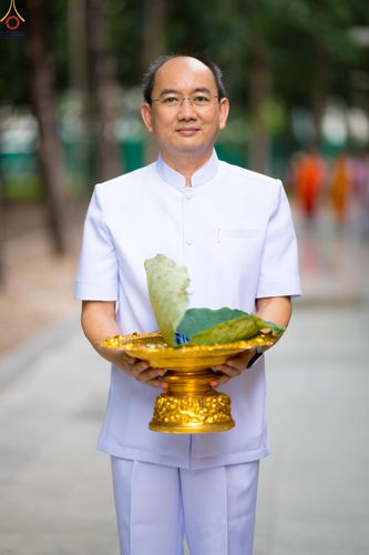 ภาพ No.330491:วันที่ 30 พฤษภาคม พ.ศ.2569 พิธีตัดปอยผมและปลงผม อุบาสกอุปสมบทอุทิศชีวิต 11 ท่าน (ภาพชุดที่ 2) ณ โบสถ์พระไตรปิฎก วัดพระธรรมกาย จังหวัดปทุมธานี