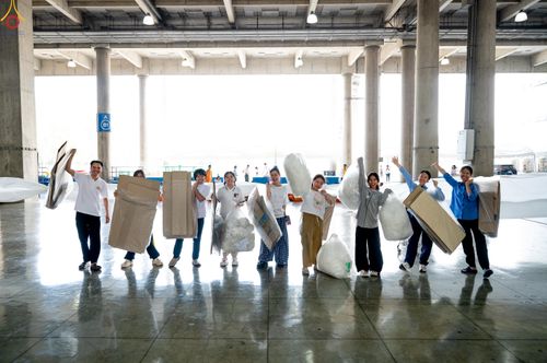 ภาพ No.322250:วันที่ 14 เมษายน พ.ศ.2569 การเตรียมแผ่นรองนั่ง เพื่องานถวายมหาสังฆทาน 40,000 กว่าวัดทั่วประเทศ วันคุ้มครองโลก 22 เมษายน พ.ศ.2569 วัดพระธรรมกาย