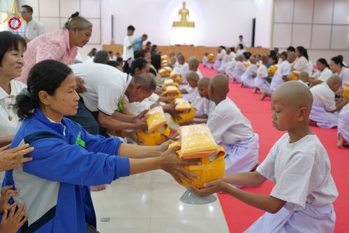 ภาพ No.319884:วันเสาร์ที่ 4 เมษายน พ.ศ.2569 พิธีตัดปอยผมและปลงผม พิธีขอขมาผู้ปกครองและมอบผ้าไตร พิธีบรรพชาและถวายบาตร ณ ศูนย์ปฏิบัติธรรมและศูนย์อบรมเยาวชนเพชรบุรี  ต.ท่าแลง อ.ท่ายาง จ.เพชรบุรี