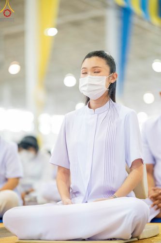 ภาพ No.105472:พิธีปฏิบัติธรรมและพิธีบูชาข้าวพระ ในวันจันทร์ที่ 1 มกราคม พ.ศ. 2567 ณ สภาธรรมกายสากล วัดพระธรรมกาย