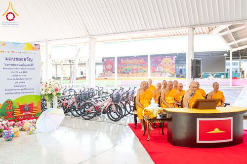 ภาพ No.290946:วันจันทร์ที่ 5 มกราคม พ.ศ. 2569  วัดพระธรรมกาย มูลนิธิธรรมกาย  จัดพิธีมอบของขวัญสนับสนุนการจัดกิจกรรมงานวันเด็กแห่งชาติ ประจำปี พ.ศ. 2569 ให้แก่องค์กรภาคีเครือข่ายกว่า 200 องค์กร ณ วัดพระธรรมกาย อ.คลองหลวง จ.ปทุมธานี