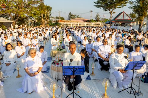 ภาพ No.293953:วันที่ 14 มกราคม พ.ศ. 2569 พิธีจุดประทีปถวายเป็นพุทธบูชา และบูชาธรรมมหาปูชนียาจารย์  ณ วัดสองพี่น้อง ต.ต้นตาล อ.สองพี่น้อง จ.สุพรรณบุรี ในโครงการธรรมยาตรา กตัญญูบูชา มหาปูชนียาจารย์ พระมงคลเทพมุนี(สด จนฺทสโร) พระผู้ปราบมาร อนุสรณ์สถาน 7 แห่ง ปีที่ 14