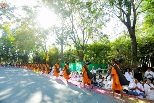 ภาพ No.292819:วันที่ 11 มกราคม พ.ศ. 2569 พิธีต้อนรับพระธรรมยาตรา ณ อนุสรณ์สถานลำดับที่ 3 สถานที่เกิดในเพศสมณะ วัดสองพี่น้อง อำเภอสองพี่น้อง จังหวัดสุพรรณบุรี ในโครงการธรรมยาตรา กตัญญูบูชา มหาปูชนียาจารย์ พระมงคลเทพมุนี(สด จนฺทสโร) พระผู้ปราบมาร อนุสรณ์สถาน 7 แห่ง ปีที