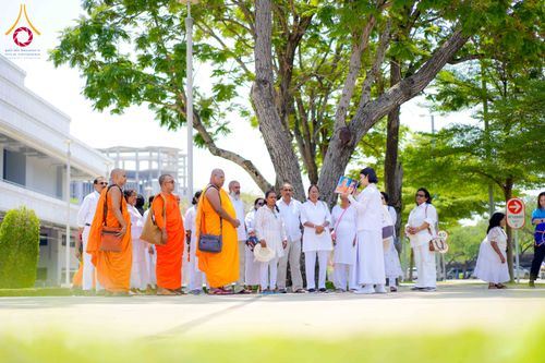 ภาพ No.326824:วันที่ 27-30 เมษายน พ.ศ.2569 ต้อนรับชาวต่างชาติจากประเทศมาเลเซีย ฝรั่งเศส เมียนมาร์ และศรีลังกา  เยี่ยมชมวัดพระธรรมกาย