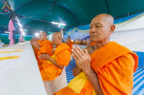 ภาพ No.298489:วันที่ 20 มกราคม พ.ศ. 2569 พิธีถวายภัตตาหารเป็นสังฆทาน แด่พระธรรมยาตรา ณ อนุสรณ์สถานบางปลา วัดบางปลา อำเภอบางเลน จังหวัดนครปฐม ในโครงการธรรมยาตรา กตัญญูบูชา มหาปูชนียาจารย์ พระมงคลเทพมุนี(สด จนฺทสโร) พระผู้ปราบมาร อนุสรณ์สถาน 7 แห่ง ปีที่ 14