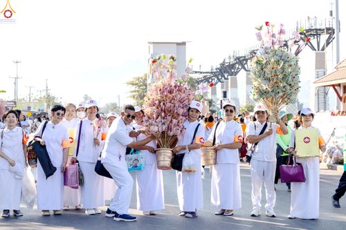 ภาพ No.282507:วันที่ 19 -20 ธันวาคม พ.ศ.2568 เบื้องหลังความสำเร็จ ของการจัดงานตักบาตร พระ 10,000 รูป Skywalk กาญจนบุรี