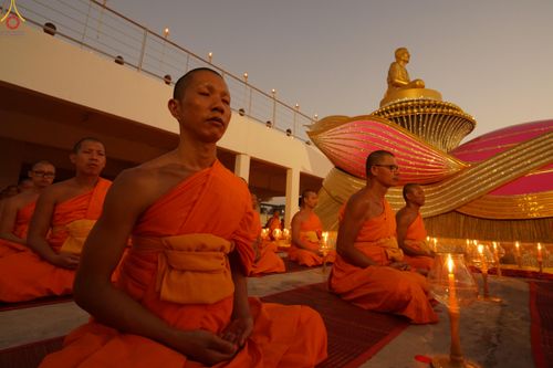 ภาพ No.302891:วันที่ 24 มกราคม พ.ศ. 2569 พิธีจุดประทีปธรรมถวายเป็นพุทธบูชา  และบูชาธรรมมหาปูชนียาจารย์  ณ อาคารธรรมยาตรา กตัญญูบูชามหาปูชนียาจารย์  ตรงข้ามวัดปากน้ำภาษีเจริญ จ.กรุงเทพมหานคร ในโครงการธรรมยาตรา กตัญญูบูชา มหาปูชนียาจารย์ พระมงคลเทพมุนี(สด จนฺทสโร) พระผู