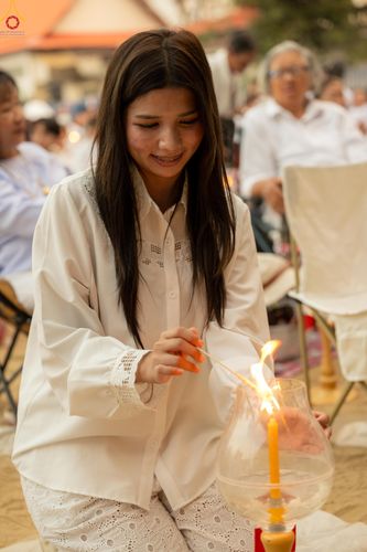 ภาพ No.297055:วันที่ 17 มกราคม พ.ศ. 2569 พิธีจุดประทีปถวายเป็นพุทธบูชา และบูชาธรรมมหาปูชนียาจารย์ (ภาพชุดที่ 2) ณ วัดโบสถ์บน ต.บางคูเวียง จ.นนทบุรี อนุสรณ์สถานลำดับที่ 4 สถานที่เกิดด้วยกายธรรม ในโครงการธรรมยาตรา กตัญญูบูชา มหาปูชนียาจารย์ พระมงคลเทพมุนี(สด จนฺทสโร) พร