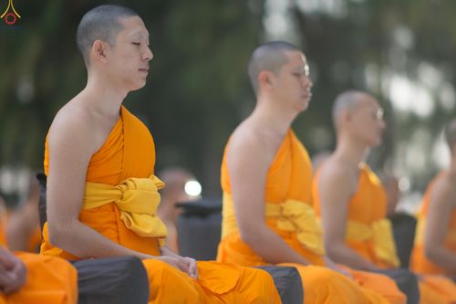 ภาพ No.288440:วันที่ 4 มกราคม พ.ศ. 2569 พระธรรมยาตราปฏิบัติธรรม และถ่ายภาพหมู่ประวัติศาสตร์ ในโครงการธรรมยาตรา กตัญญูบูชา มหาปูชนียาจารย์ พระมงคลเทพมุนี(สด จนฺทสโร) พระผู้ปราบมาร อนุสรณ์สถาน 7 แห่ง ปีที่ 14 ณ อนุสรณ์สถานมหาวิหารพระมงคลเทพมุนี (โลตัสแลนด์) อ.สองพี่น้อง