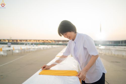 ภาพ No.321216:วันที่ 10-11 เมษายน พ.ศ.2569 การเตรียมกล่องไทยธรรม และการติดผ้ารับประเคน เพื่องานถวายมหาสังฆทาน 40,000 กว่าวัดทั่วประเทศ วันคุ้มครองโลก 22 เมษายน พ.ศ.2569 วัดพระธรรมกาย