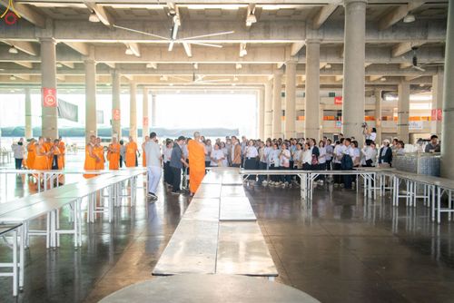 ภาพ No.320018:วันที่ 6 เมษายน พ.ศ.2569 ทีมจัดภัตตาหารประชุมเตรียมงานถวายมหาสังฆทาน 40,000 กว่าวัดทั่วประเทศ บูชาธรรม 82 ปี หลวงพ่อธัมมชโย