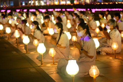 ภาพ No.81891:พิธีจุดวิสาขประทีปและเวียนประทักษิณ เนื่องในวันวิสาขบูชา วันเสาร์ที่ 3 มิถุนายน 2566 ณ ลานธรรมพระมหาธรรมกายเจดีย์ วัดพระธรรมกาย จ.ปทุมธานี