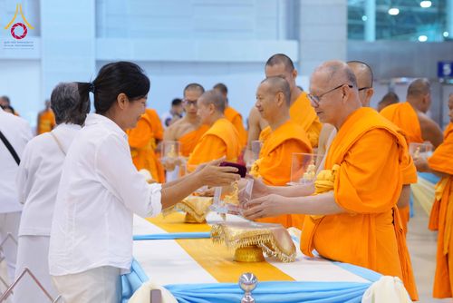 ภาพ No.338098:วันอาทิตย์ต้นเดือน 5 กรกฎาคม พ.ศ.2569 สัมมนาพิเศษ พิธีมอบพระของขวัญ ณ ห้องแก้วสารพัด1 วัดพระธรรมกาย