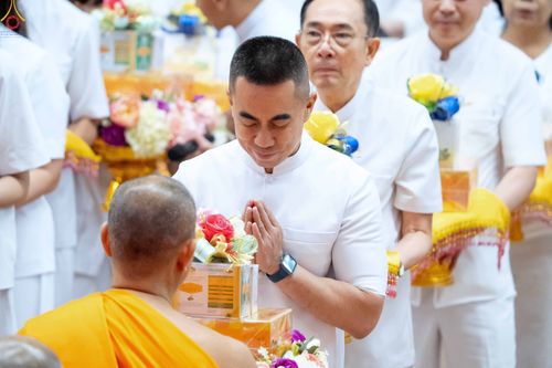 ภาพ No.343681:วันที่ 16 สิงหาคม พ.ศ.2569 พิธีถวายคิลานเภสัช และอุปกรณ์ทางการแพทย์ ณ ห้องแก้วสารพัดนึก2 วัดพระธรรมกาย