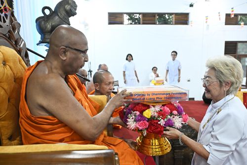 ภาพ No.278776:วันที่ 30 ตุลาคม 2568 กฐินสมทบวัดต่างประเทศ โดยคณะศิษยานุศิษย์ บูชาธรรม 81 ปี หลวงพ่อธัมมชโย ณ วัดศรีธรรมานันทะ บาลังโกด้า ประเทศศรีลังกา วัดสังฆราช อมรปุระนิกาย สมเด็จไมตรี มูรตี