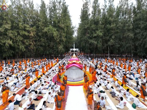 ภาพ No.69102:พิธีต้อนรับพระธรรมยาตรา ในโครงการธรรมยาตรากตัญญูบูชา มหาปูชนียาจารย์ พระมงคลเทพมุนี(สด จนฺทสโร) พระผู้ปราบมาร อนุสรณ์สถาน 7 แห่ง ปีที่ 11 วันที่ 3 มกราคม พ.ศ. 2566 ณ อนุสรณ์สถานมหาวิหารพระมงคลเทพมุนี จ.สุพรรณบุรี