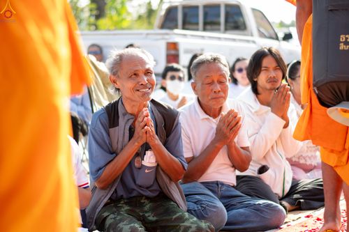 ภาพ No.290422:วันที่ 7 มกราคม พ.ศ. 2569 พิธีต้อนรับพระธรรมยาตรา ณ อนุสรณ์สถานลำดับที่ 2  สถานที่ตั้งมโนปณิธานบวชตลอดชีวิต อนุสรณ์สถานคลองบางนางแท่น (ภาพชุดที่ 2) อ.สามพราน จ.นครปฐม ในโครงการธรรมยาตรา กตัญญูบูชา มหาปูชนียาจารย์ พระมงคลเทพมุนี(สด จนฺทสโร) พระผู้ปราบมาร 
