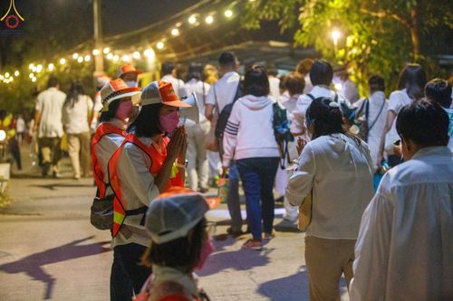 ภาพ No.73506:พิธีจุดประทีปถวายเป็นพุทธบูชา และบูชาธรรมมหาปูชนียาจารย์ ในโครงการธรรมยาตรากตัญญูบูชา มหาปูชนียาจารย์ พระมงคลเทพมุนี(สด จนฺทสโร) พระผู้ปราบมาร ปีที่ 11 ณ อนุสรณ์สถานลำดับที่ 4 สถานที่เกิดด้วยกายธรรม วัดโบสถ์ (บน) บางคูเวียง อ.บางกรวย จ.นนทบุรี วันที่ 21 