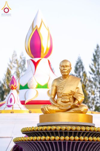 ภาพ No.290689:วันที่ 8 มกราคม พ.ศ. 2569 พระธรรมยาตราปฏิบัติธรรม และถ่ายภาพหมู่ประวัติศาสตร์ ในโครงการธรรมยาตรา กตัญญูบูชามหาปูชนียาจารย์ พระมงคลเทพมุนี(สด จนฺทสโร) พระผู้ปราบมาร อนุสรณ์สถาน 7 แห่ง ปีที่ 14 ณ อนุสรณ์สถานคลองบางนางแท่น อ.สามพราน จ.นครปฐม