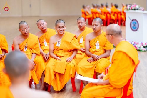 ภาพ No.350137:วันที่ 17-18 กันยายน พ.ศ. 2569 โครงการบรรพชาพัฒนาคุณธรรม จริยธรรม สำหรับนักเรียนนายสิบตำรวจ (นสต.) รุ่นที่ 16 ศูนย์ฝึกอบรมตำรวจภูธรภาค 1  ได้จัดกิจกรรม ณ สภาธรรมกายสากล ห้องแก้ว2