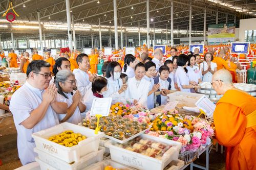 ภาพ No.279171:วันที่ 2 มกราคม พ.ศ.2569 พิธีถวายภัตตาหารเป็นสังฆทาน แด่พระธรรมยาตรา ณ วัดพระธรรมกาย ปทุมธานี ในโครงการธรรมยาตรา กตัญญูบูชา มหาปูชนียาจารย์ พระมงคลเทพมุนี(สด จนฺทสโร) พระผู้ปราบมาร อนุสรณ์สถาน 7 แห่ง ปีที่ 14