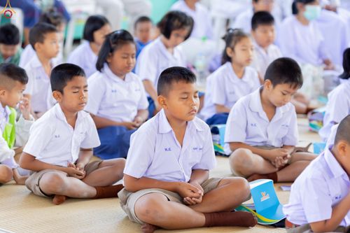 ภาพ No.293320:วันที่ 12 มกราคม พ.ศ. 2569 พิธีทอดผ้าป่าทำนุบำรุงศาสนสถาน ณ วัดพรสวรรค์ อ.สองพี่น้อง จ.สุพรรณบุรี ในโครงการธรรมยาตรา กตัญญูบูชา มหาปูชนียาจารย์ พระมงคลเทพมุนี(สด จนฺทสโร) พระผู้ปราบมาร อนุสรณ์สถาน 7 แห่ง ปีที่ 14