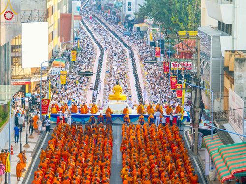 ภาพ No.343155:วันอาทิตย์ที่ 16 สิงหาคม พ.ศ.2569 พิธีตักบาตรพระ 10,000 รูป นานาชาติ ปีที่ 23 คณะสงฆ์ 4 ประเทศ 14 จังหวัดภาคใต้ น้อมถวายเป็นพุทธบูชา ทำบุญเพื่อแม่- พ่อ ณ ถนนนิพัทธ์อุทิศ 3 อ.หาดใหญ่ จ.สงขลา